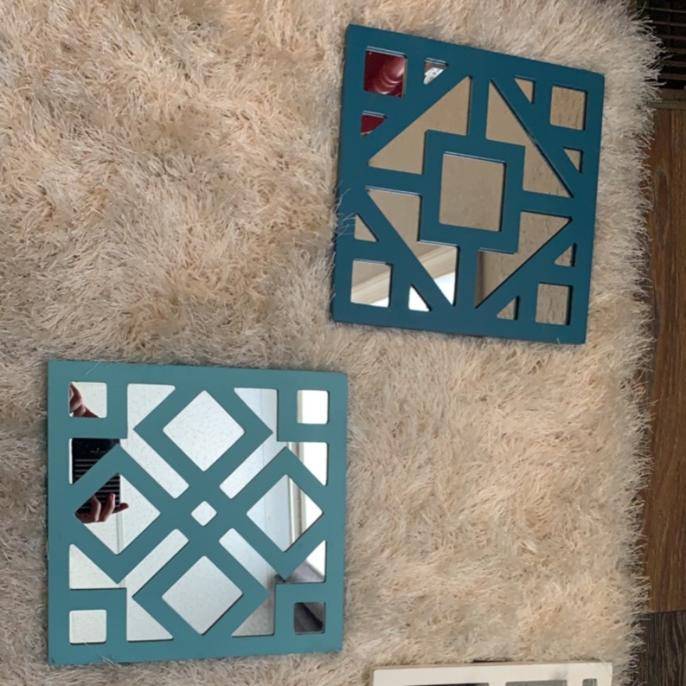 3 Square mirrors decor